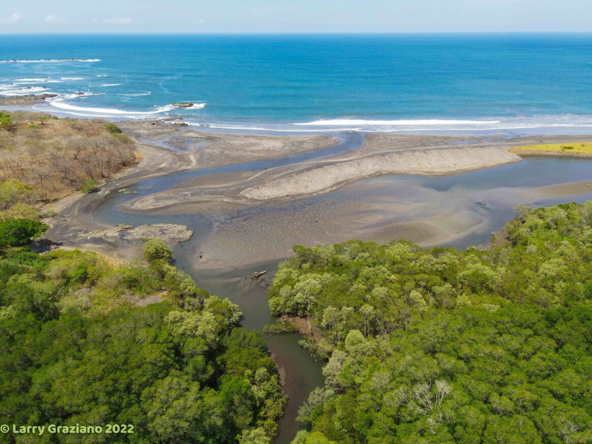 Moving to Costa Rica: Should You Build or Buy Your Home?